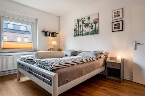 a bedroom with a bed and a window in it at Ferienwohnung Glückauf in Castrop-Rauxel