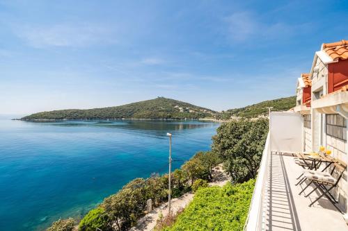 Apartment Dorsia With Sea View