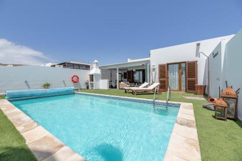 Las Buganvillas