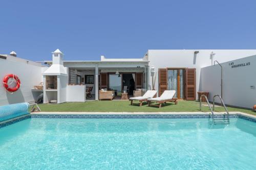Las Buganvillas