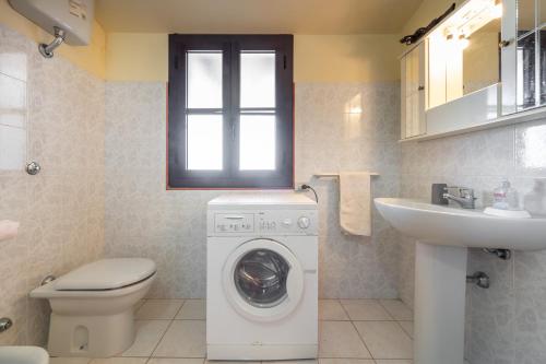 a bathroom with a washing machine and a sink at Via Mazzini 87 in Calasetta
