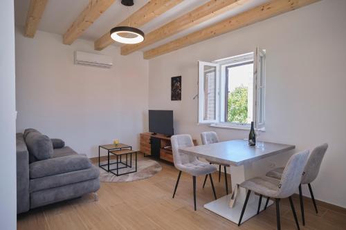 NEW! Adriatic Shell Apartments - 10 min Walk to Beach