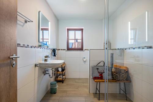 a bathroom with a sink and a shower at Wohnung Untersbergblick in Freilassing