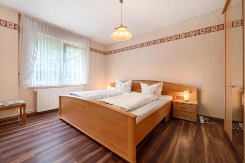 a bedroom with a bed and a window at Ferienwohnung-Reil in Wardenburg