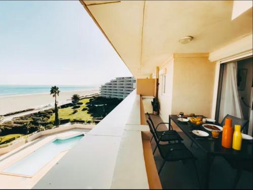 Le Sublime 5eme Terrasse VUE MER PISCINE avec CLIMATISATION PARKING Privé Wifi Linge et Ménage de Fin de Séjour Compris