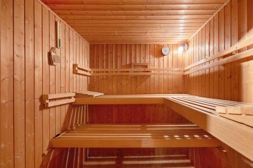 an empty sauna with wooden walls and wooden shelves at Ferienwohnung Lemke in Donaueschingen