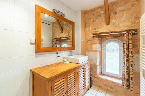 a bathroom with a sink and a mirror at Maison Sébastien in Saint-Pierre-de-Côle