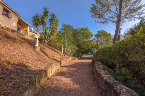 Rez de Jardin dans Villa