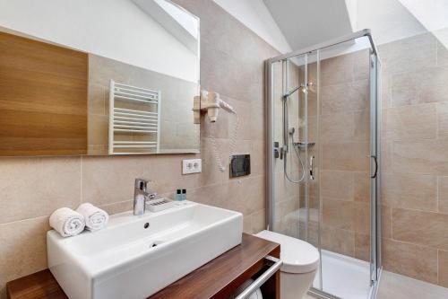 a bathroom with a sink and a shower at Kriendl Nr 3 in Valdaora