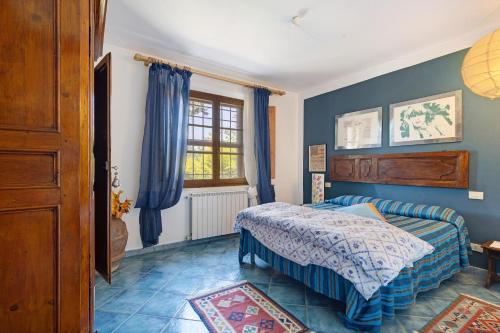 a bedroom with a bed and a window at La Ripa - Appartamento Padronale in San Gimignano