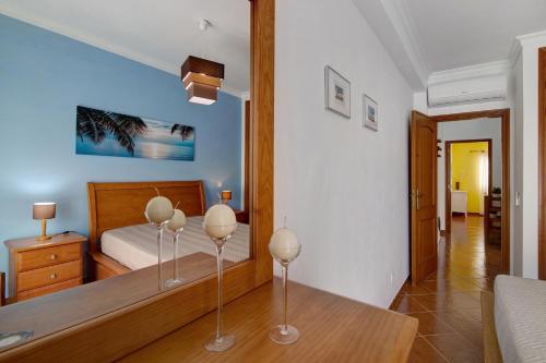 a bedroom with a bed and a large mirror at Algarvio ao Sol in Conceição