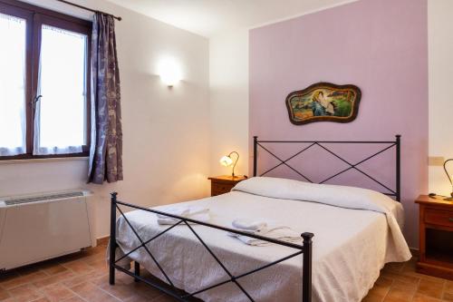 a bedroom with a bed and a window at Capracotta - Aurora in Montemassi