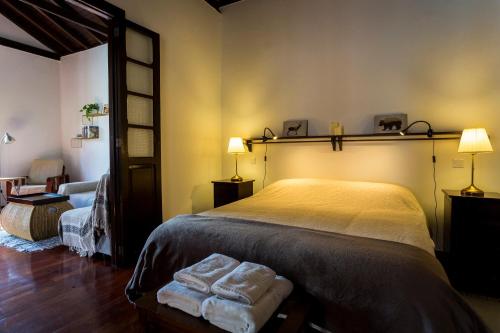 a bedroom with a bed with two towels on it at Casa Rural La Escalerilla in Teror