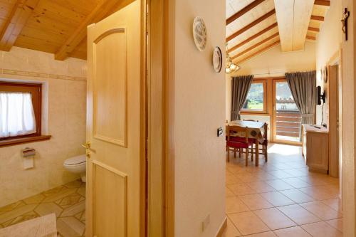 a bathroom with a toilet and a table at Appartamento Jolly in Livigno
