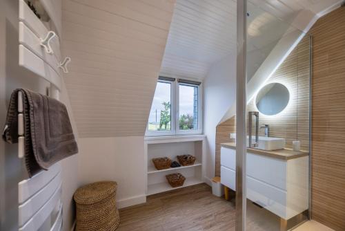 a bathroom with a sink and a mirror at Lividig Bleue en face de la mer in Brignogan-Plage