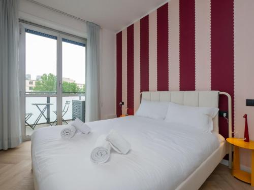 I-Host - Spacious 3BR Apt - Balcony - Sleeps 7