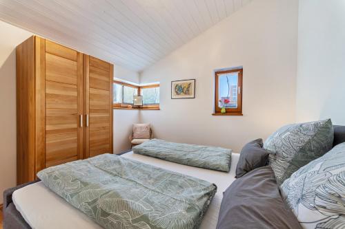 a bedroom with two beds and a closet at Naturnahe Ferienwohnung Deuerling in Deuerling