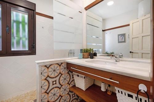 a bathroom with a sink and a mirror at Casa Dos Mares in Cádiz