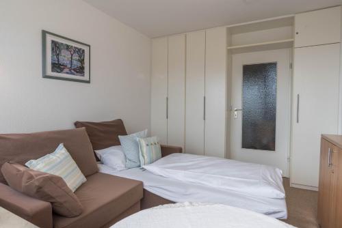 a living room with a couch and a bed at Fewo Blick über Sylt in Westerland