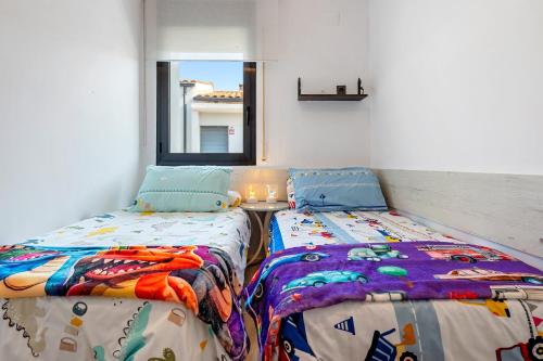 two beds sitting next to each other in a room at Casa Roc De Sant Gaietà in Roda de Bará