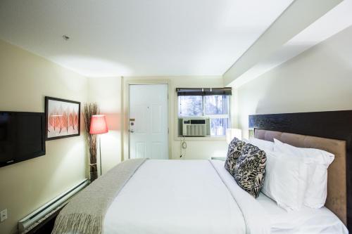 Ένα ή περισσότερα κρεβάτια σε δωμάτιο στο Whistler Blackcomb Vacation Rentals - Village North