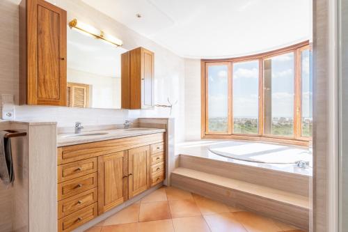 a bathroom with a tub and a sink and a bath tub at Villas2meet Na Penyal 7 in Cala Millor