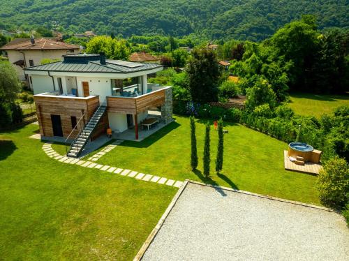 La villa del lago in terrazzo