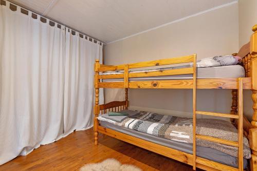 a bunk bed room with two bunk beds at Les Écrins de Campan in Campan