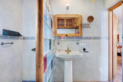 a bathroom with a sink and a mirror at Casa Ohanna in Vejer de la Frontera