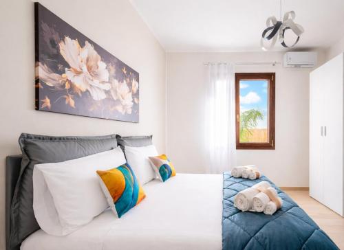 a bedroom with a white bed with teddy bears on it at Quintessenza – Boutique Rooms in Leverano