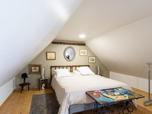 a bedroom with a bed in a attic at Gite Atelier La Croix Blanche in Kermaria-Sulard