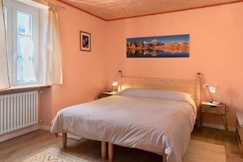 a bedroom with a bed and a window at B&B San Giovanni in Teglio