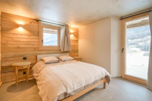 a bedroom with a bed and a window at Lisalice appartement in Les Villards-sur-Thônes