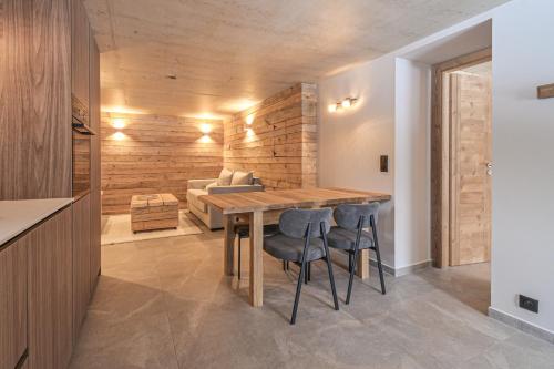 a dining room with a wooden table and chairs at Lisalice appartement in Les Villards-sur-Thônes