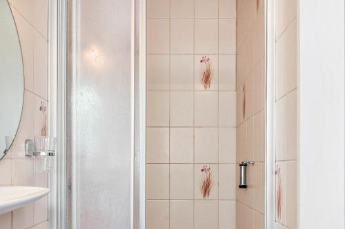 a bathroom with a shower and a sink at Ferienwohnung 3 in Bernkastel-Kues