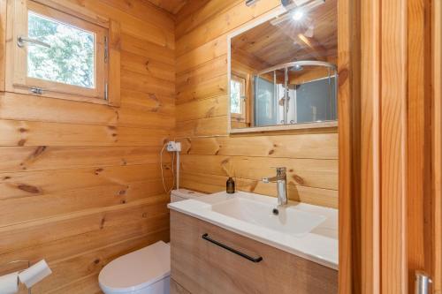 a bathroom with a sink and a toilet at Le Colibri in La Ciotat
