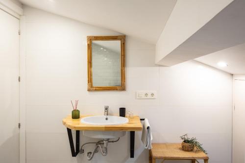a bathroom with a sink and a mirror at La Carbonera in Alaejos