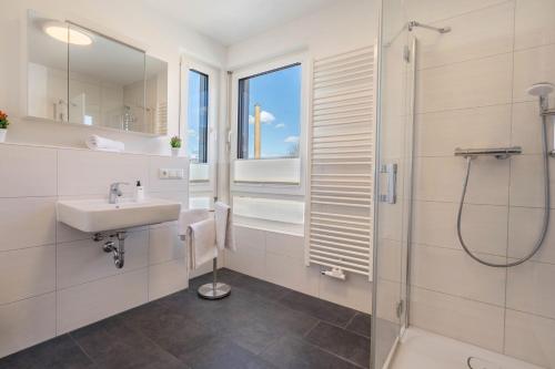 a bathroom with a sink and a shower at Apartment-Ernst in Finsterwalde
