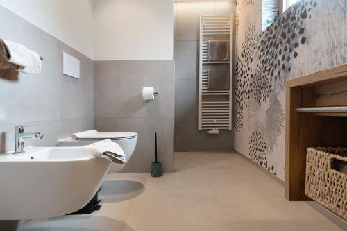 a bathroom with a sink and a toilet at Kristiania Apartement Typ B in Siusi
