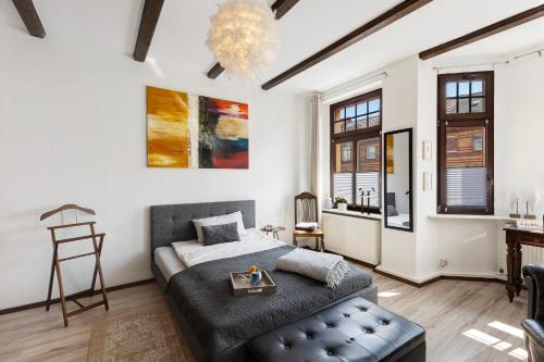 a bedroom with a bed and a chair and a table at Apartment City Leben in Nordhausen