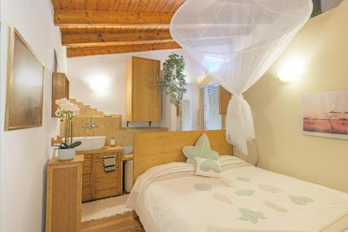 a bedroom with a bed and a sink at Casa Lago - Selão da Eira in São Teotónio
