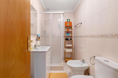 a bathroom with a toilet and a sink and a shower at Casa Canopa in Setúbal