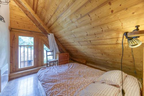 a bedroom with a bed in a log cabin at Auberge Passoud 203 in Vaujany