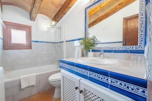 a bathroom with a sink and a tub and a toilet at Agroturismo Son Bauzanet in Palma de Mallorca