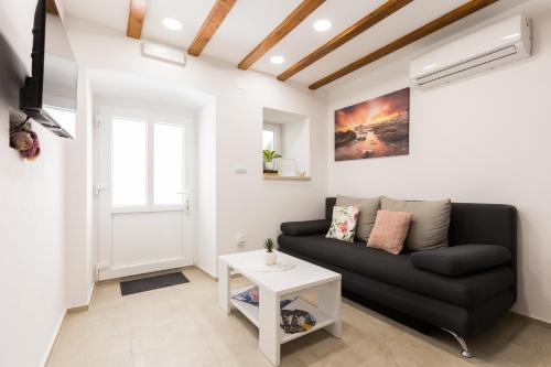 Apartment Mama Marija Old town