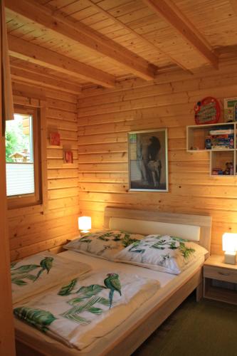 a bedroom with a bed in a log cabin at Ferienhaus Zuehlke in Groß Nemerow