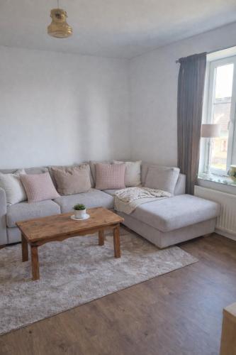 a living room with a couch and a coffee table at Maria Isabelles boende nr 3 in Fjugesta