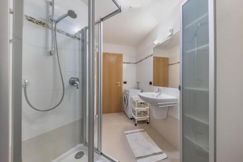 a bathroom with a shower and a sink at Apartment Litegosa - Casa Alma in Tesero