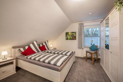 a bedroom with a bed and a window at Ferienwohnung 1 Soltau in Soltau