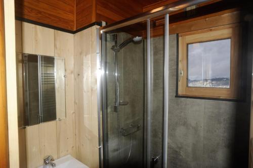 a bathroom with a shower and a sink at Chalet d' Egloo 10-12 pers in Samoëns